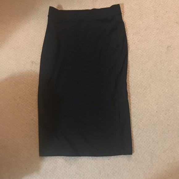 H&M Dresses & Skirts - H & M Pencil skirt black